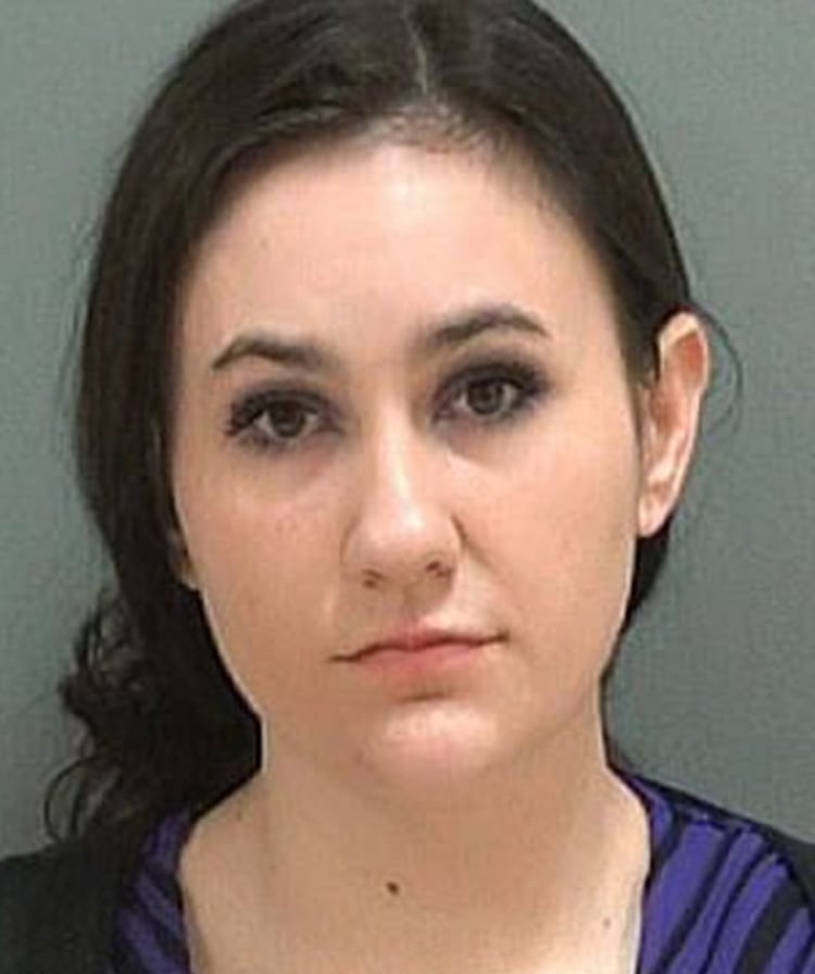 Anna Elizabeth Jeanette Patton fue acusada de agresión sexual a un estudiante de entre 16 y 17 años de edad (Foto: Darlington County Sheriff's Office )