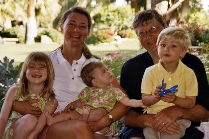 La familia Gates con sus hijos pequeños (Foto: Instagram@melindafrenchgates)