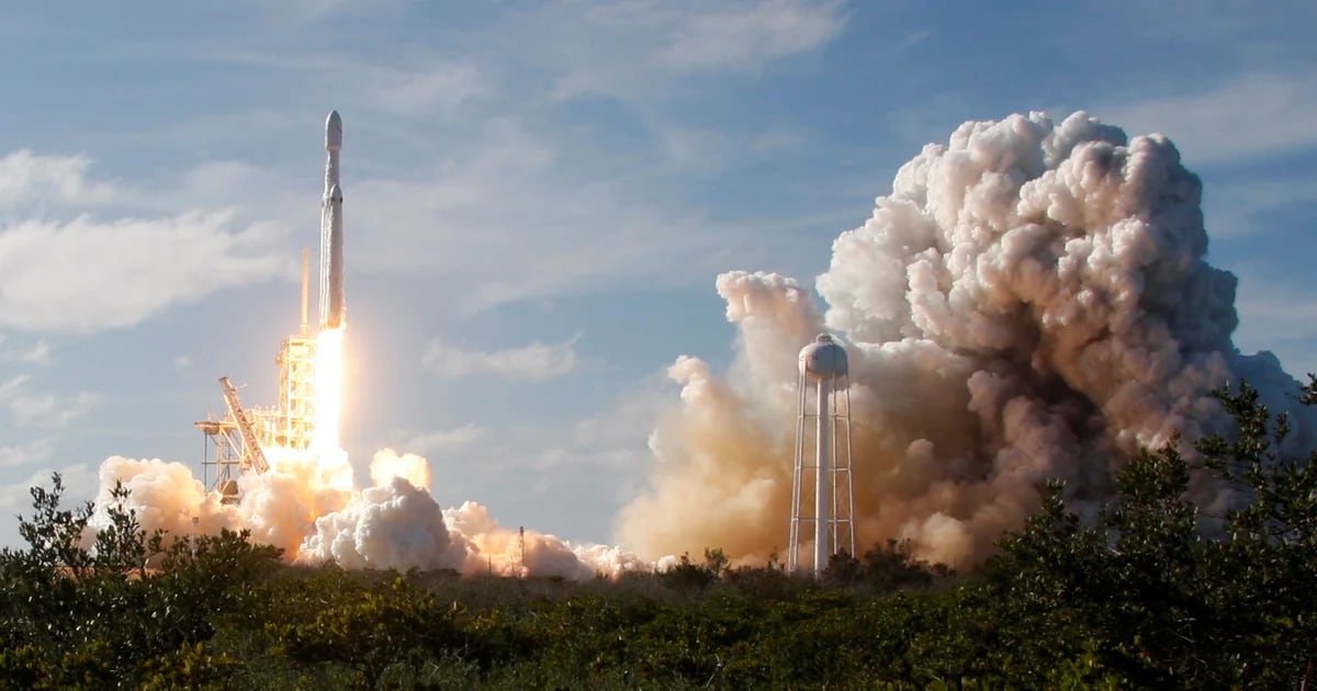 El Falcon Heavy de SpaceX está listo para el lanzamiento de una misión secreta de las Fuerzas Armadas de Estados Unidos