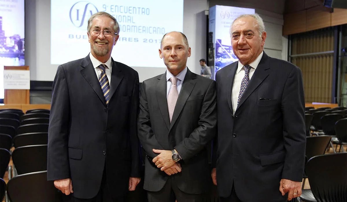 Guillermo Teijeiro y Horacio Della Rocca, del Comité IFA 2017, junto a Andrés Edelstein, subsecretario de Ingresos Públicos del Ministerio de Hacienda.