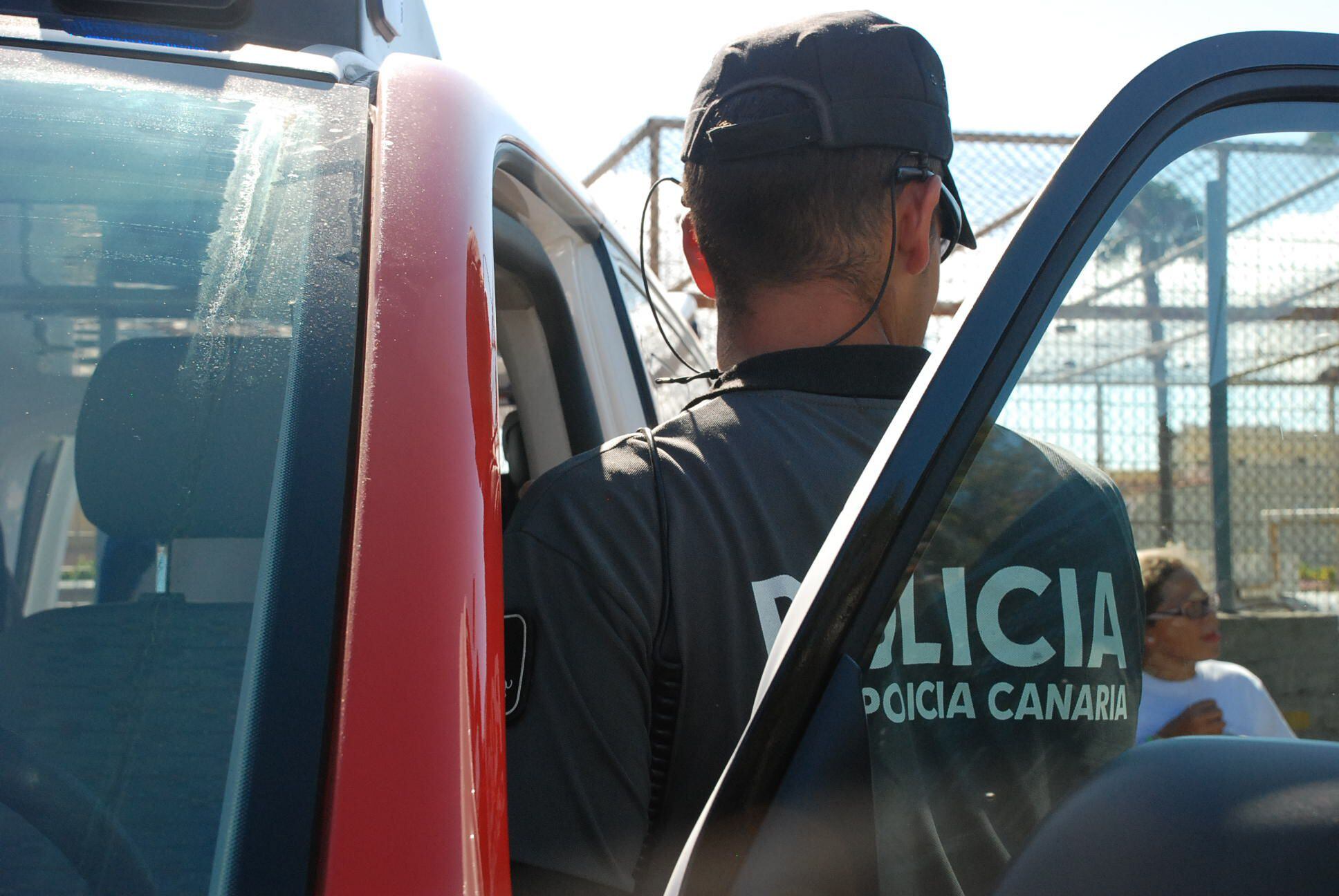 Imagen de un agente de policía en Canarias (Gobierno de Canarias)