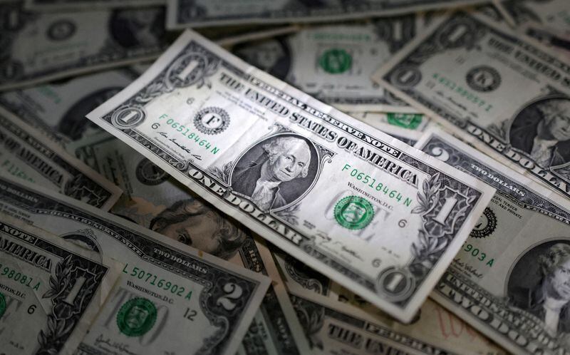 FOTO DE ARCHIVO: Billetes de dólar estadounidense, 10 de marzo de 2023. REUTERS/Dado Ruvic/Illustration/File Photo