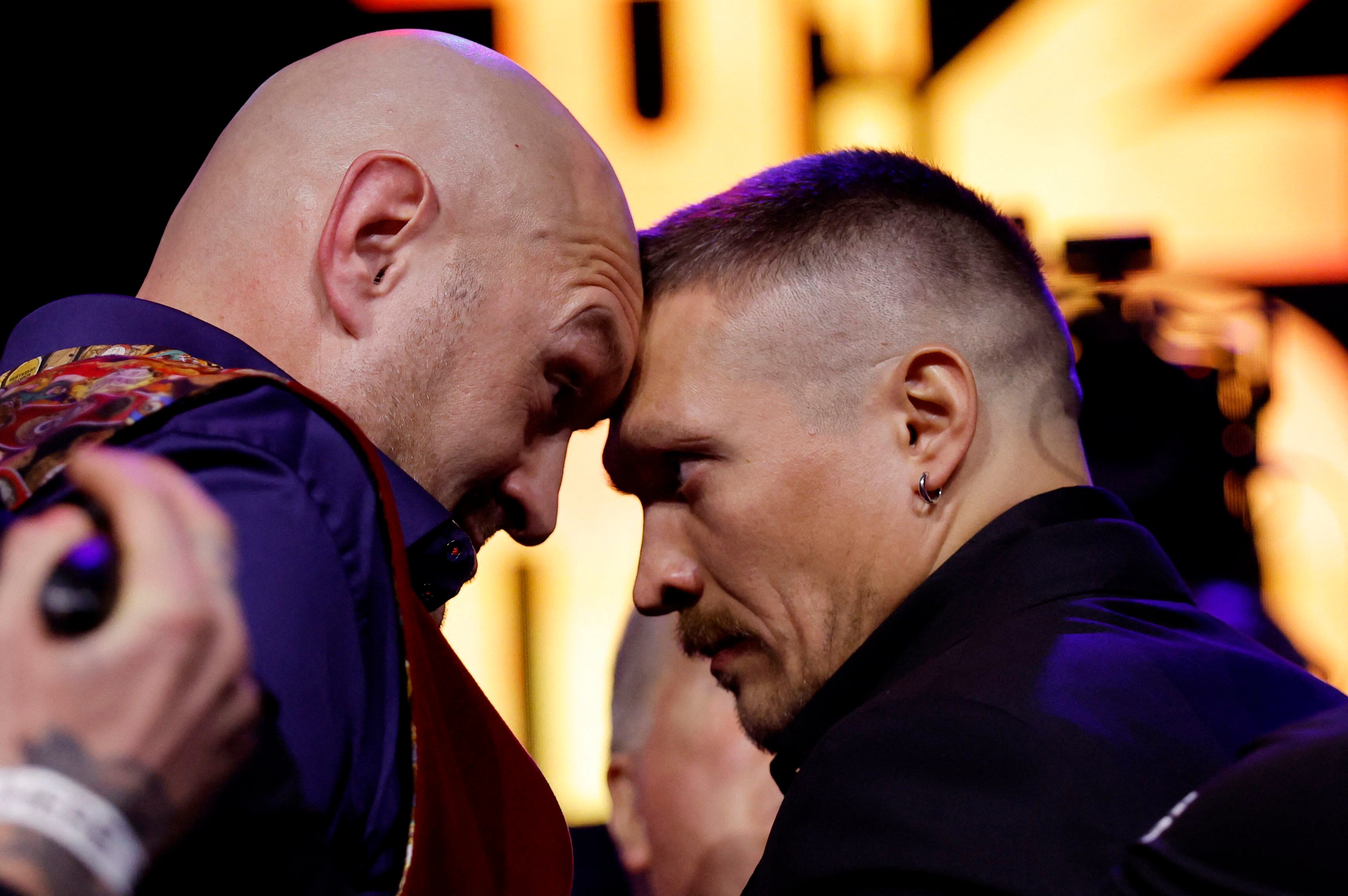Tyson Fury ante Oleksandr Usyk en la previa de la pelea que no se pudo realizar a finales del 2023