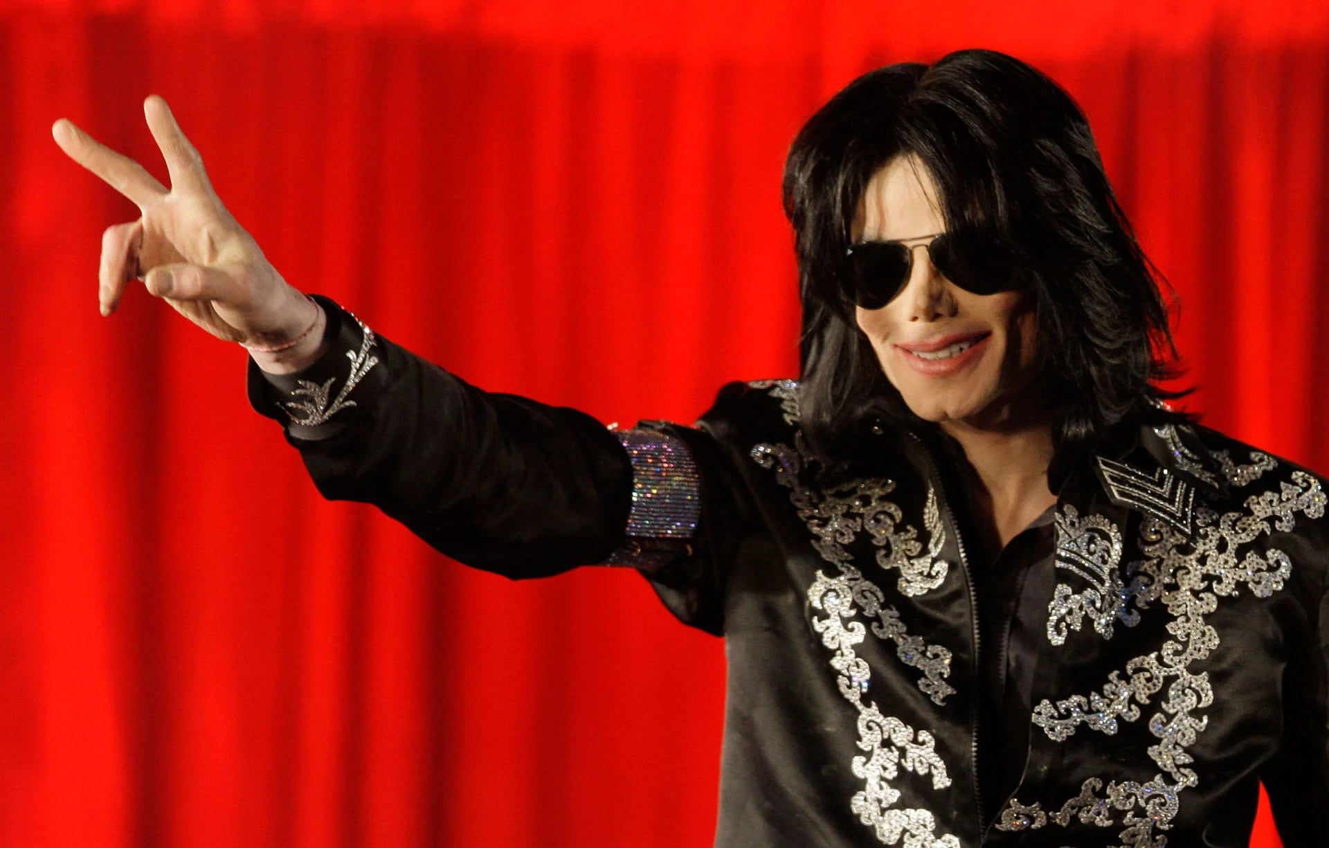 Michael Jackson en una conferencia de prensa en Londres, en el O2 Arena (Marzo del 2009) (Crédito AP)