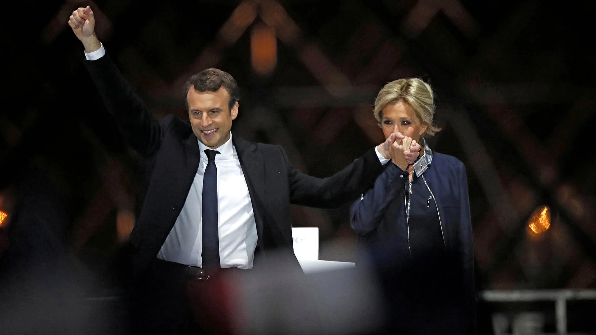 Emmanuel Macron junto a su mujer, Brigitte (Reuters)