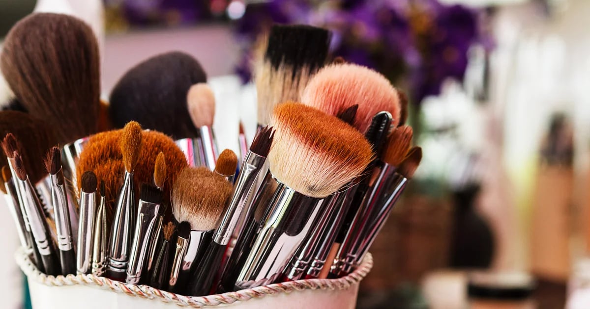 Cómo limpiar las brochas de maquillaje: las mejores técnicas