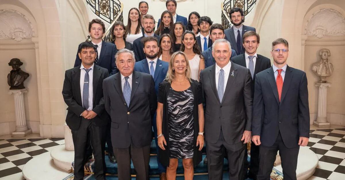 Who are the young Argentine leaders who will travel to the United States to learn about the main centers of power?