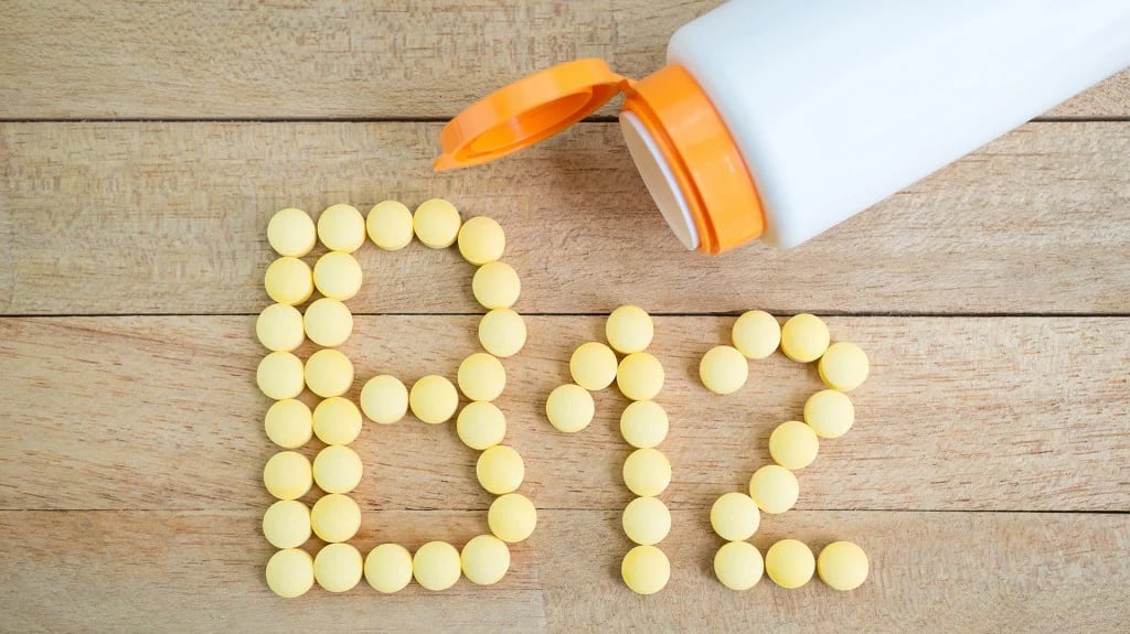 La vitamina B12 es uno de los nutrientes que deben suplementarse en este tipo de dietas (Shutterstock)