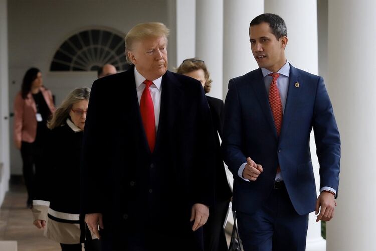 Guaidó junto a Trump en los pasillos de la Casa Blanca