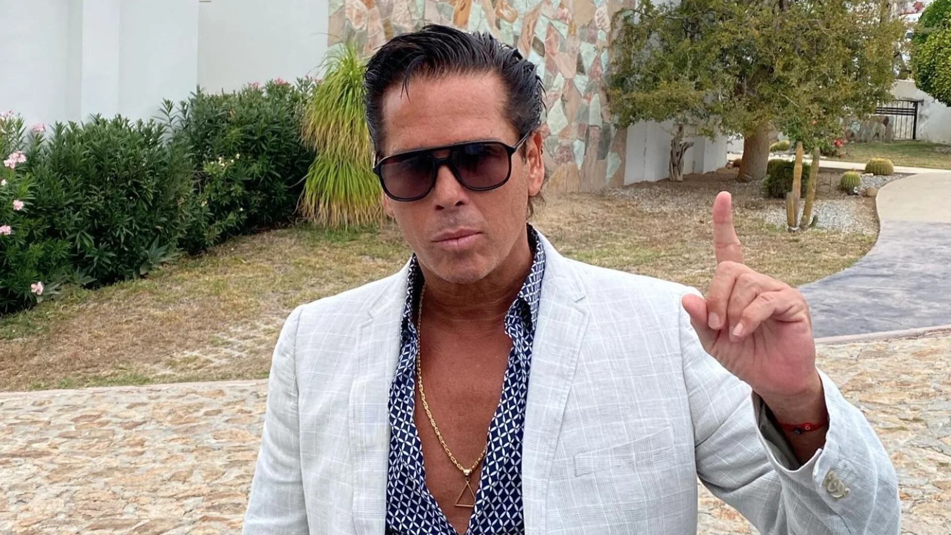 Roberto Palazuelos, actor y empresario mexicano, registrado como pre candidato para gobernador de Quintana Roo (Foto: Instagram/@robertopalazuelosbadeaux)