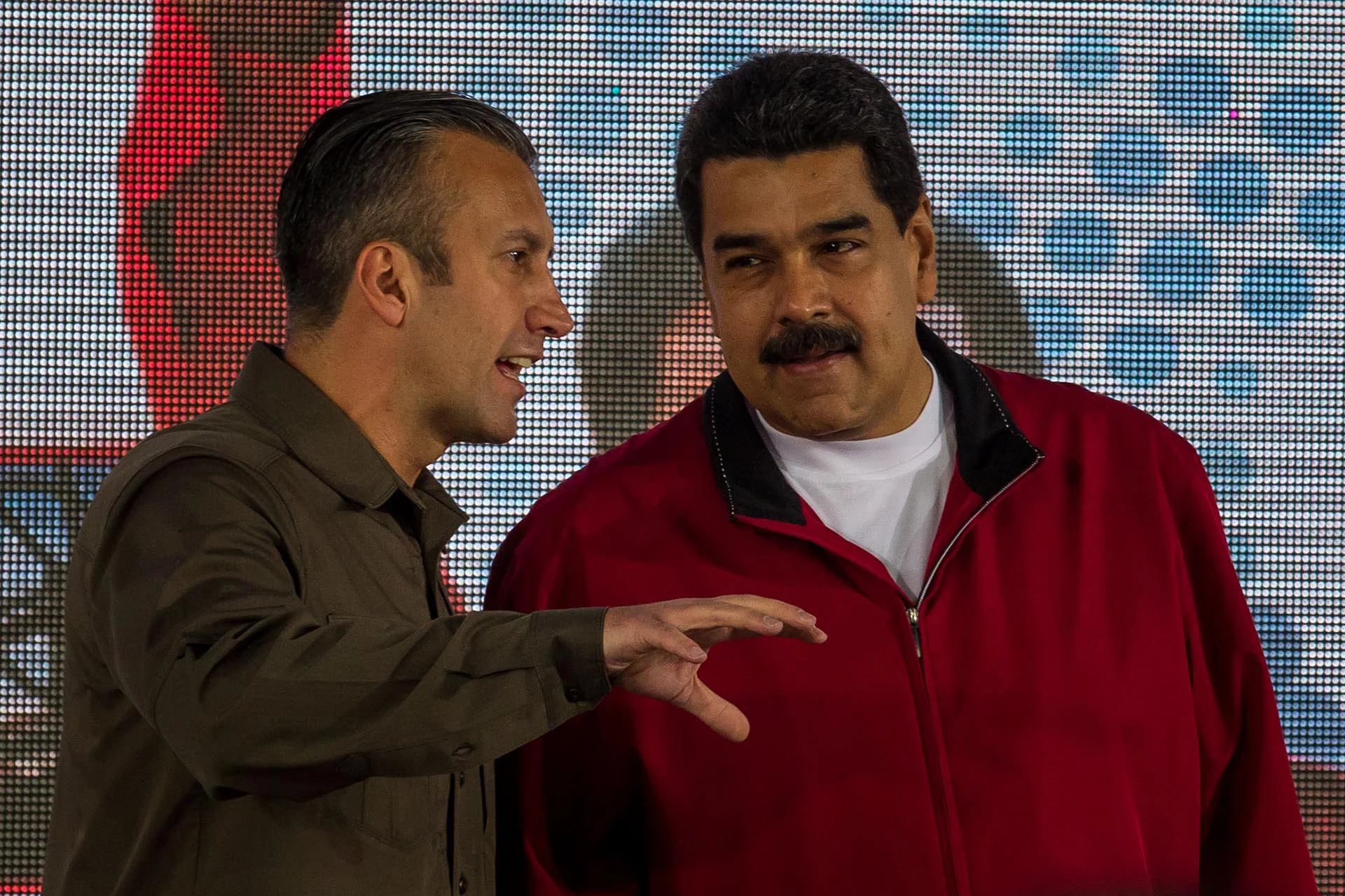 Tareck El Aissami y Nicolás Maduro (EFE/archivo)