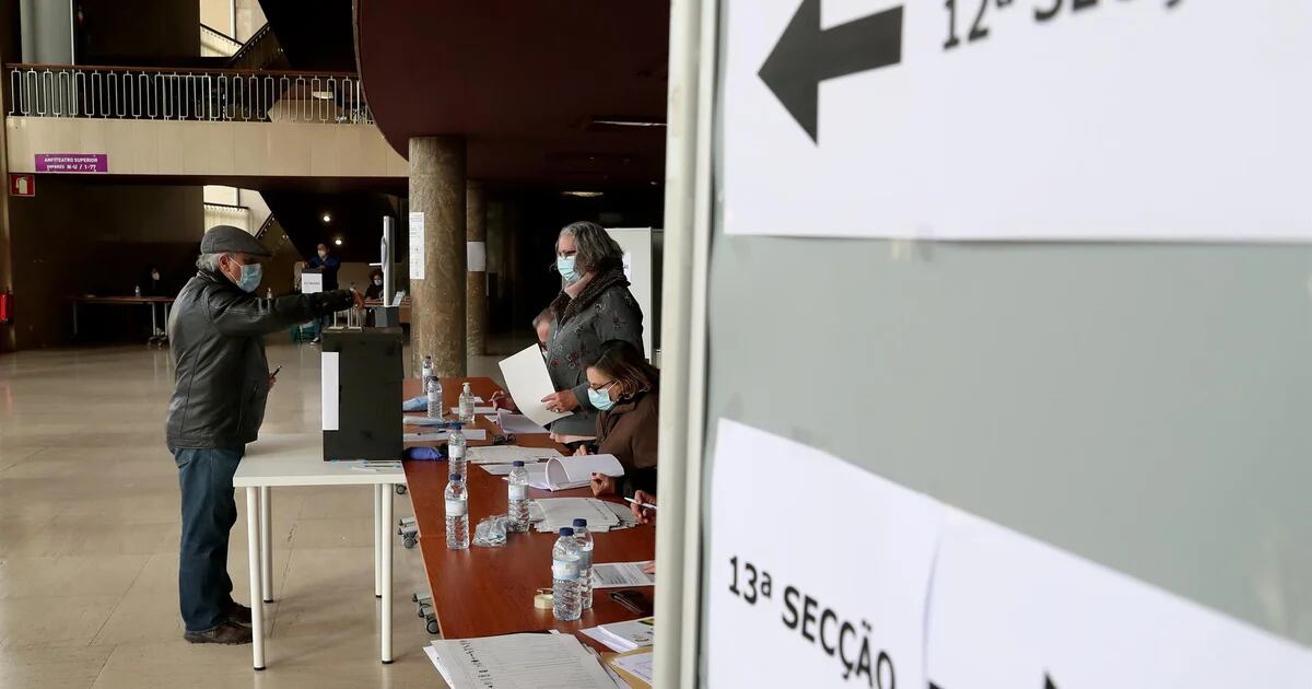 Os principais candidatos votam nas eleições antecipadas em Portugal