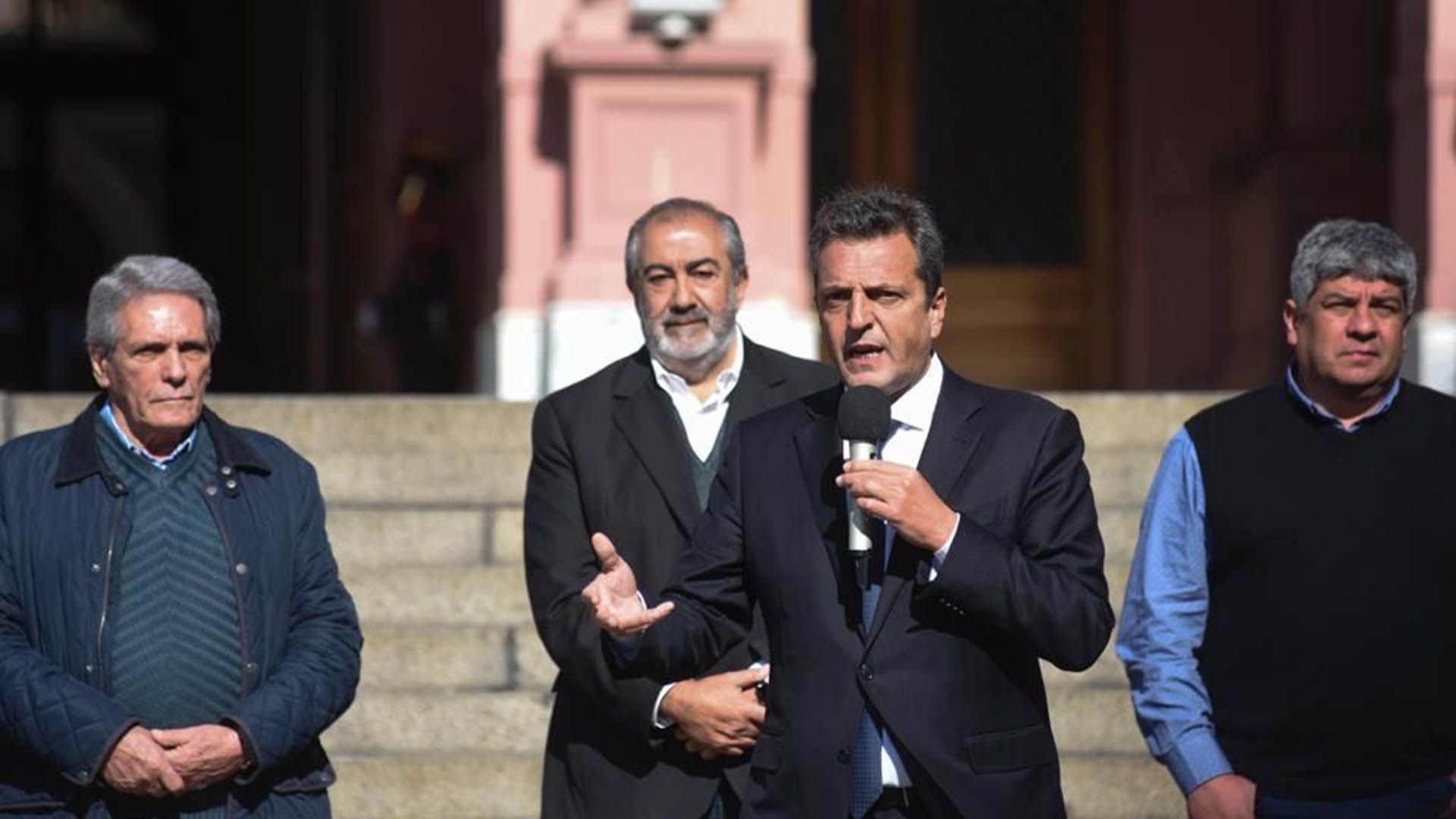 Sergio Massa con Héctor Daer, Pablo Moyano y Carlos Acuña, de la CGT