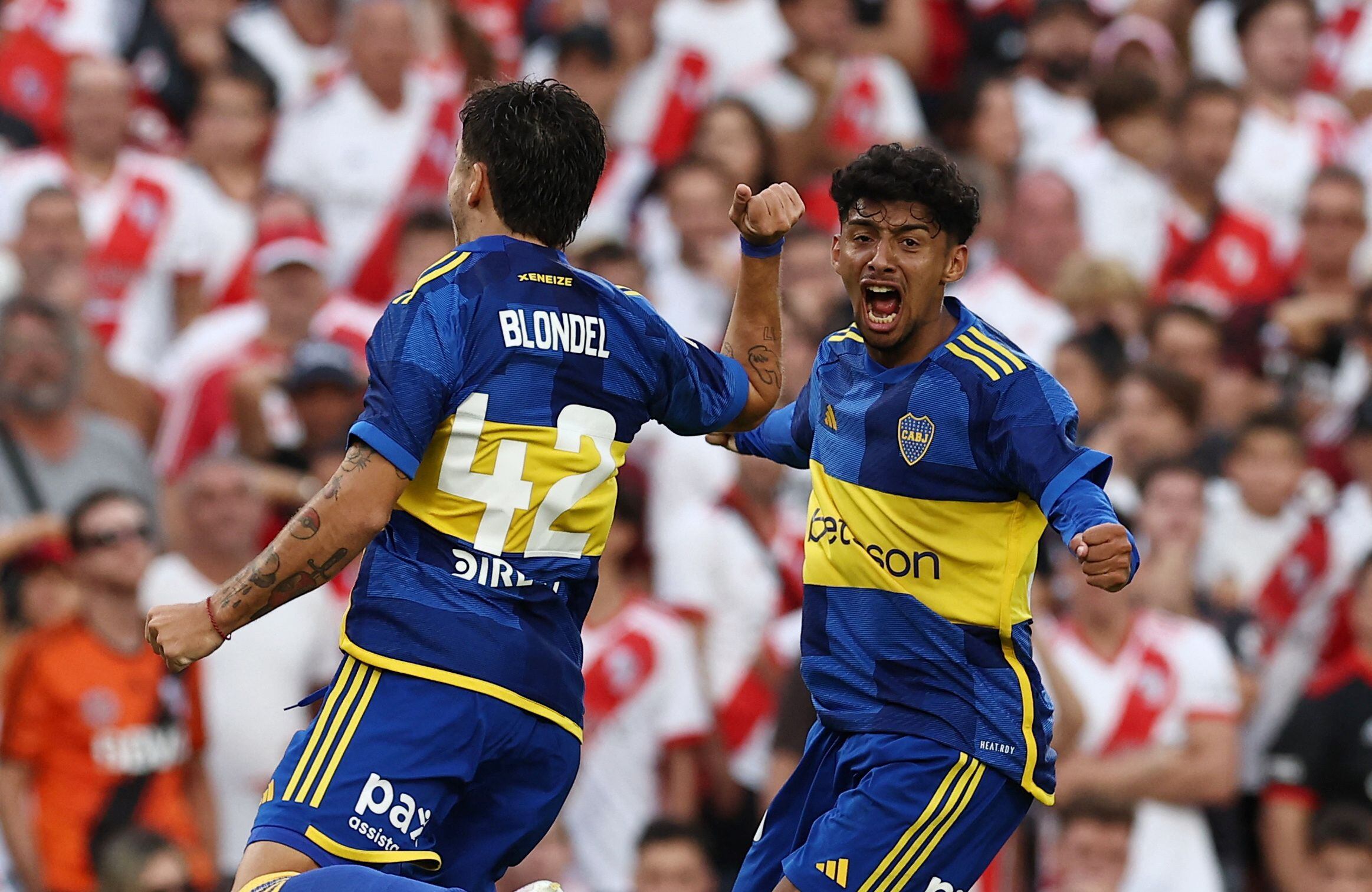 Cristian Medina marcó la igualdad para Boca Juniors después de una gran jugada de Lautaro Blanco por la izquierda