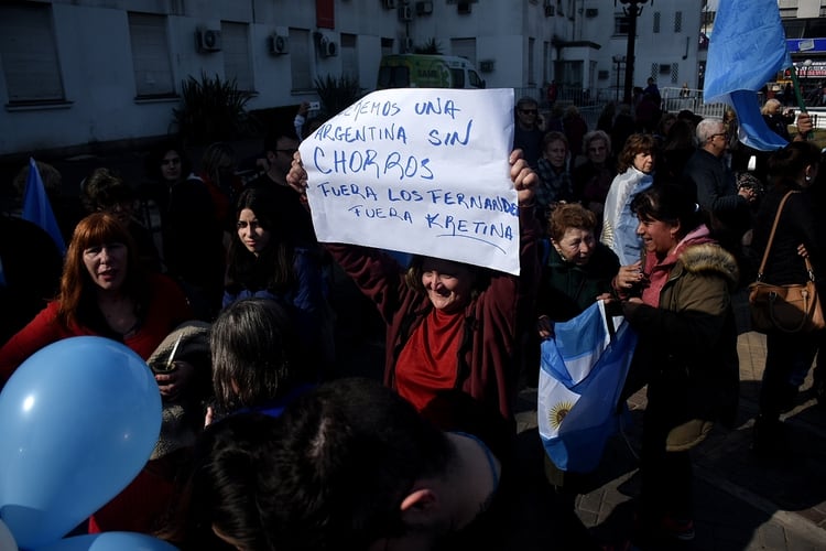 Los militantes llevaron carteles con inscripciones a favor de María Eugenia Vidal