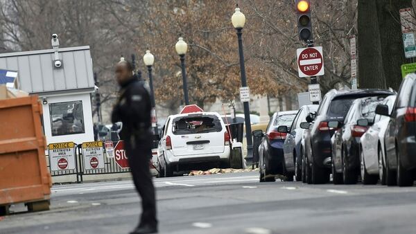 Este es el vehículo que chocó contra la barrera de seguridad de la Casa Blanca (AFP)
