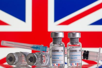 Reino Unido propuso un ambicioso plan al G7 para desarrollar nuevas vacunas en 100 días. REUTERS/Dado Ruvic/Illustration