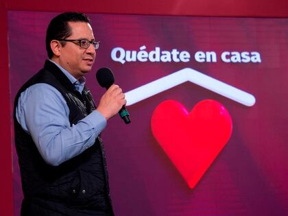 El director de Epidemiología del gobierno mexicano, José Luis Alomía, durante una rueda de prensa este viernes en Palacio Nacional de Ciudad de México(Foto: EFE)