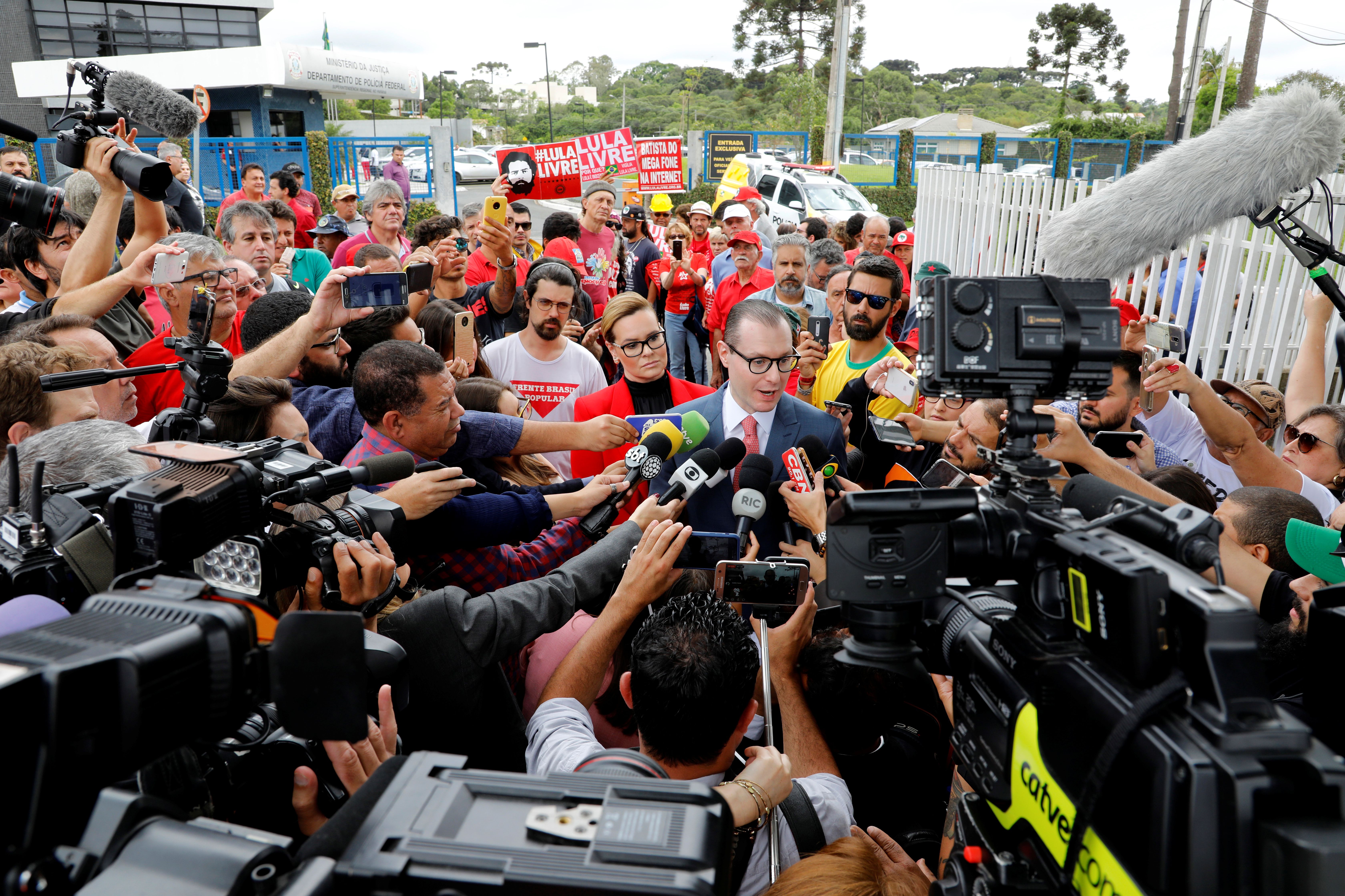 Cristiano Zanin, abogado de Lula da Silva (REUTERS/Rodolfo Buhrer)