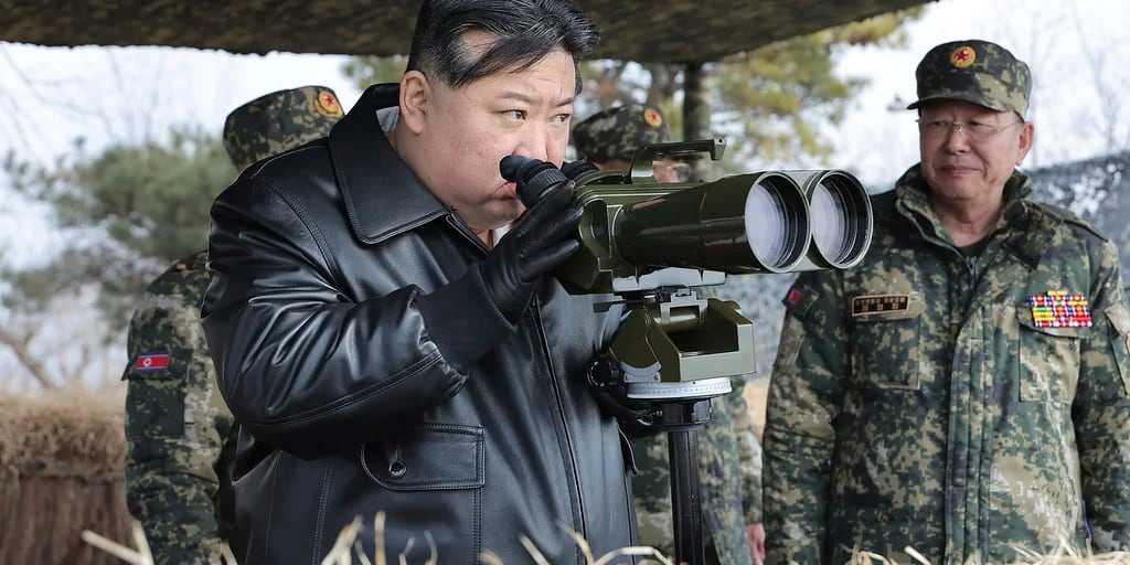 En una clara amenaza a sus enemigos, Kim Jong Un dirigió un simulacro de contraataque nuclear