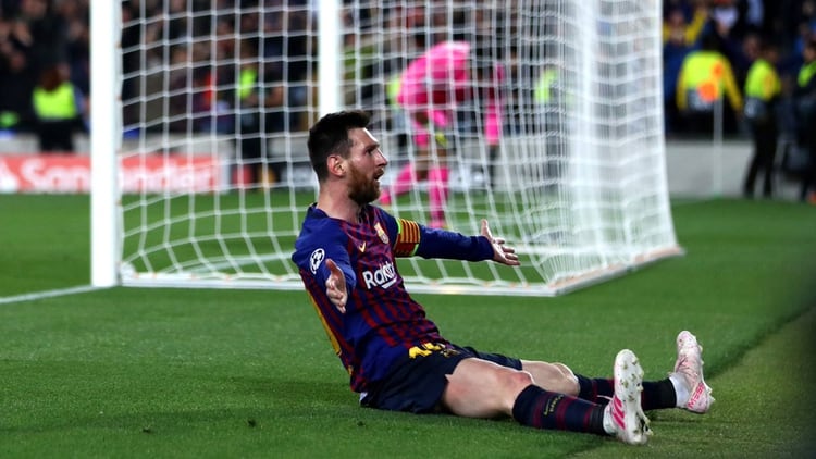 El festejo de Lionel Messi tras marcar un hermoso tanto de tiro libre ante Liverpool