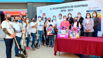 El polémico regaló se dio en el marco del Día Internacional de la Eliminación de la Violencia contra la Mujer (Foto: Facebook@H.AyuntamientoGuaymasVa)