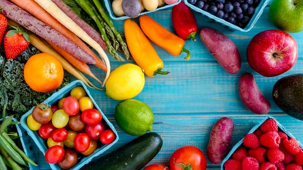 La base de la alimentación debe ser aquella comida sin procesar, sin añadir ni quitar nada a lo que nos da la naturaleza (Getty)