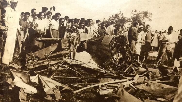 El avión de Lorenzini tras la caída (Revista “El Gráfico” – Gentileza Archivo Tea y Deportea)
