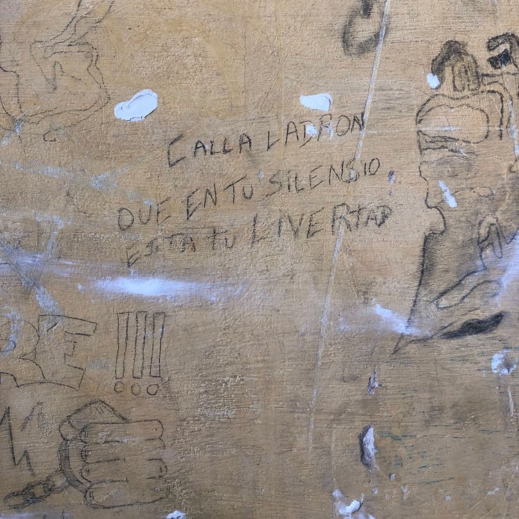 Inscripciones que sobreviven en las paredes de Caseros (Infobae)