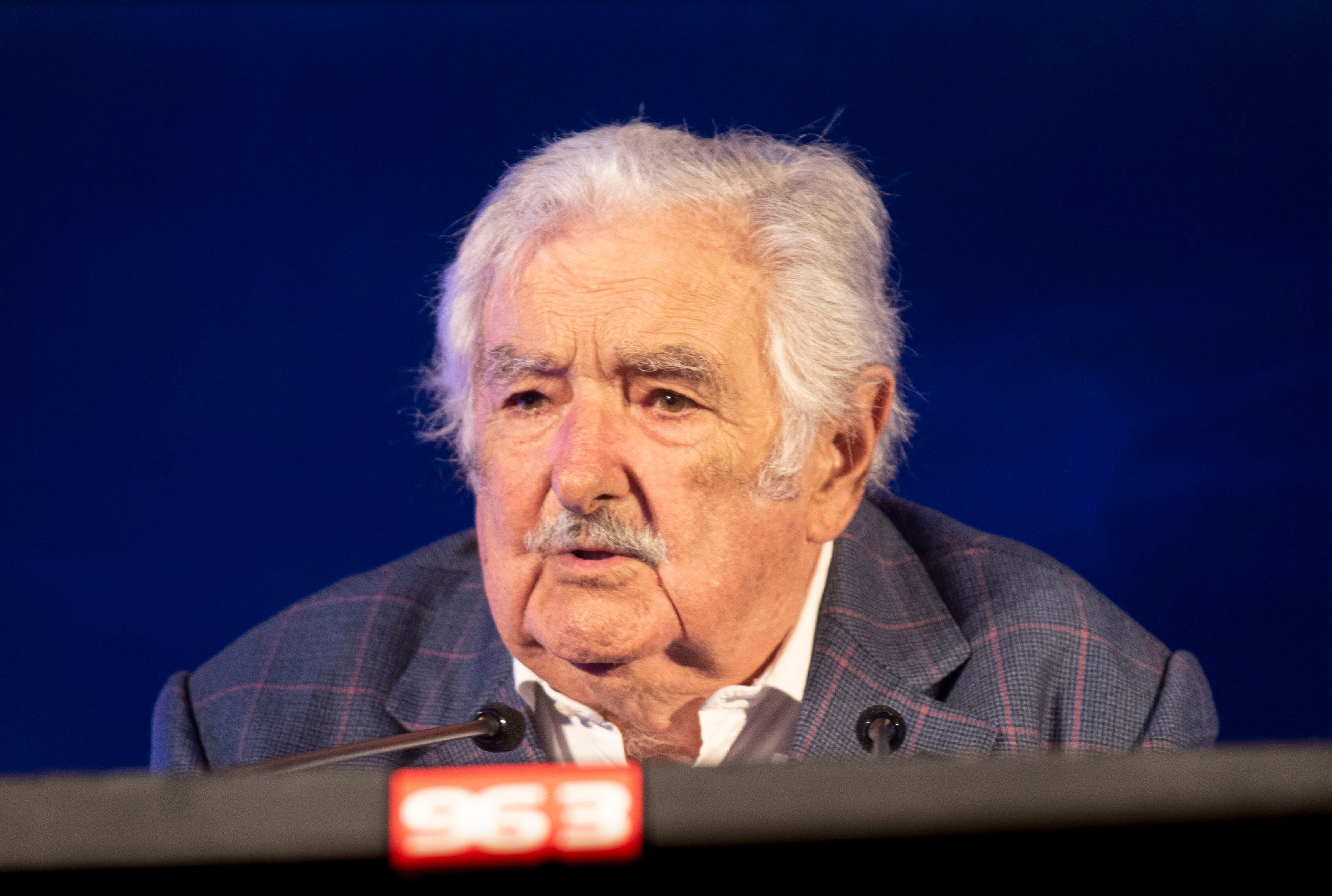 El expresidente de Uruguay José Mujica participa en un almuerzo de trabajo organizado por la Asociación de Dirigentes de Marketing, en Montevideo (Uruguay). (EFE/Sofía Torres)