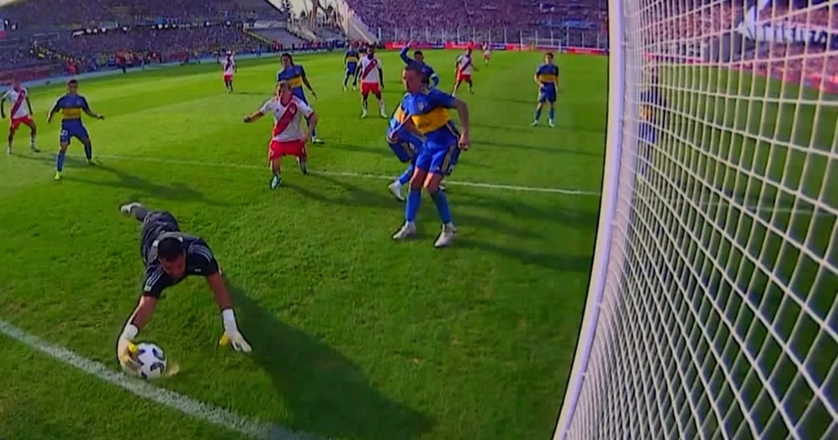 La voce del VAR nella controversa partita River-Boca era nota: perché il gol al Lima è stato annullato