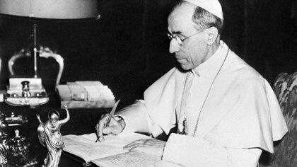 Retrato del papa Pío XII el 26 de noviembre de 1955 en Castel Gandolfo. (AFP)