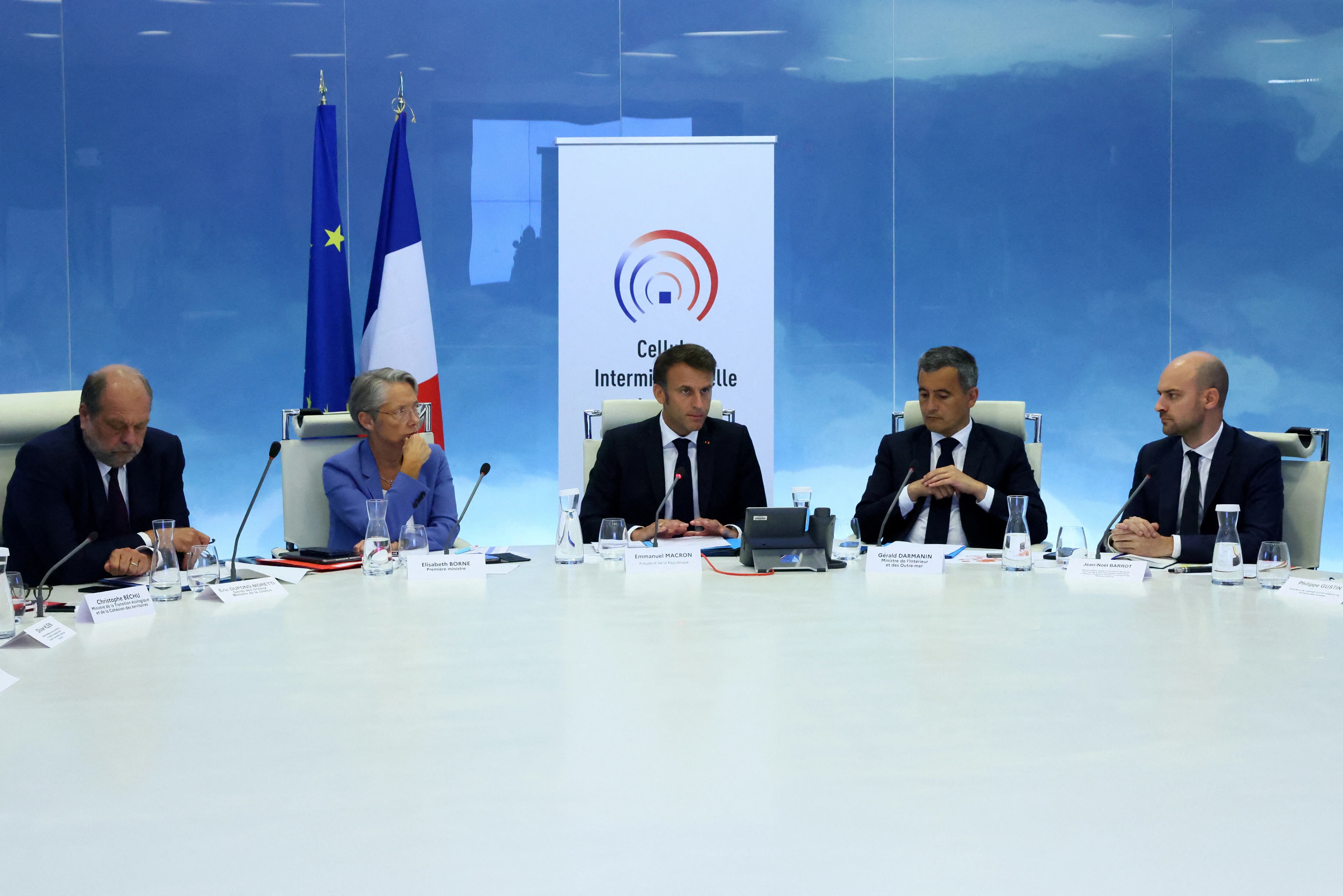 Macron en la reunión del Comité de Crisis (REUTERS/Yves Herman)