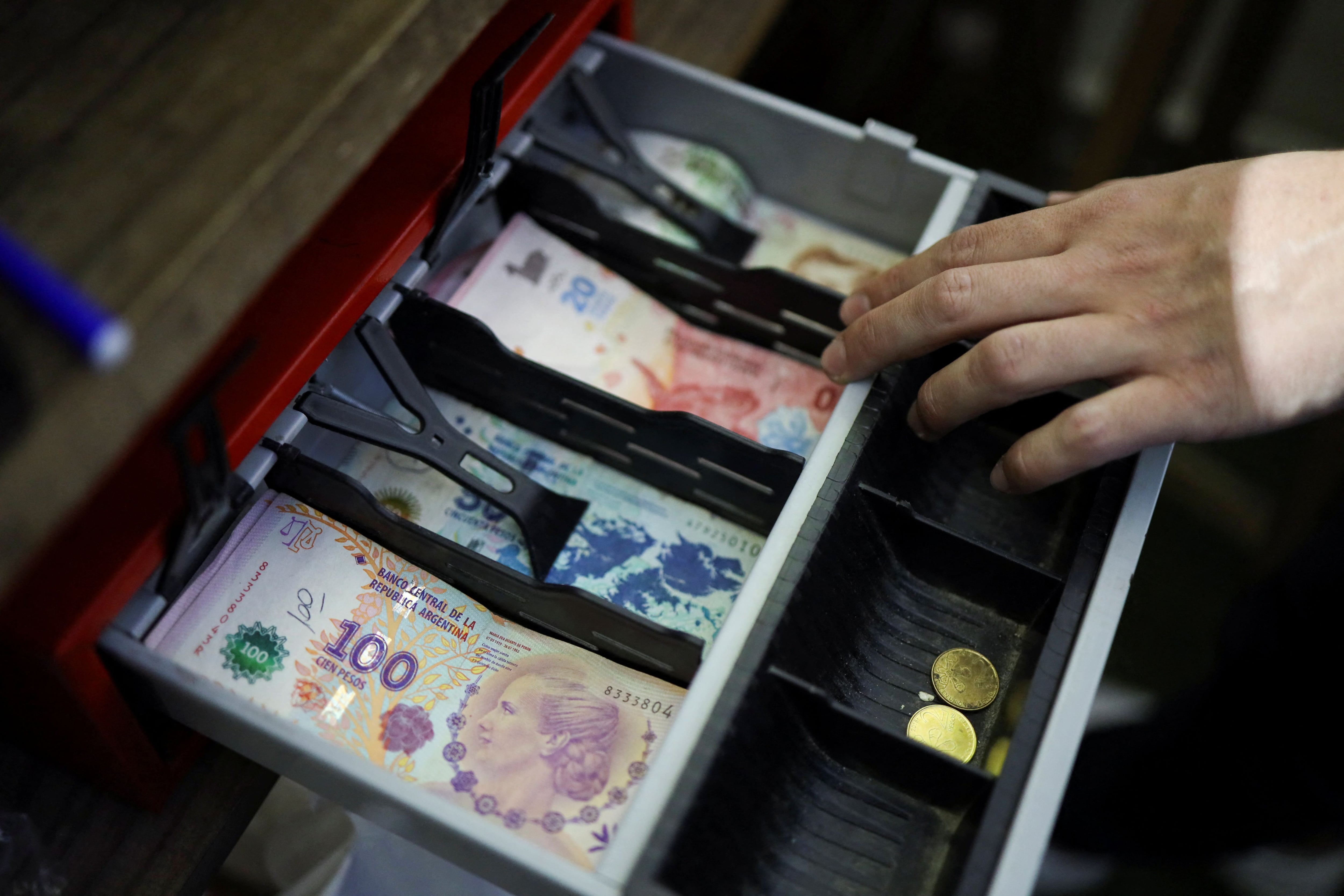 Ladrones profesionales que sabían lo que buscaban, solo cosas de valor, no les interesaron los pesos (REUTERS/Cristina Sille)