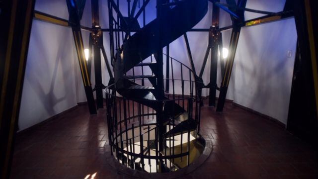 El pasaje Güemes es un edificio de estilo art nouveau que posee un pasaje peatonal interior que une las calles Florida y San Martín, de 116 metros de extensión