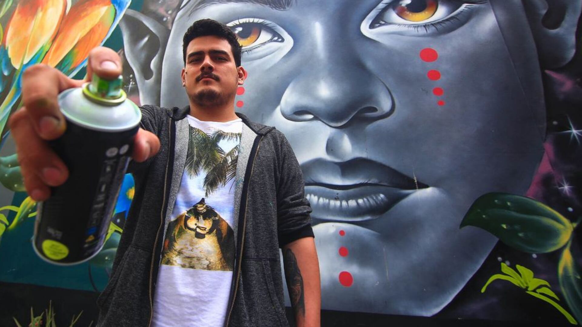 Joe Fernández, el artista que trajo la selva a Lima, logró la hazaña de pintar un mural amazónico en París y su vínculo con la comunidad de Cantagallo