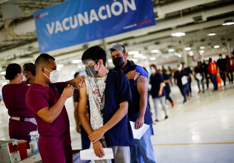 Vacunación se mantiene en México. (Foto: Reuters)