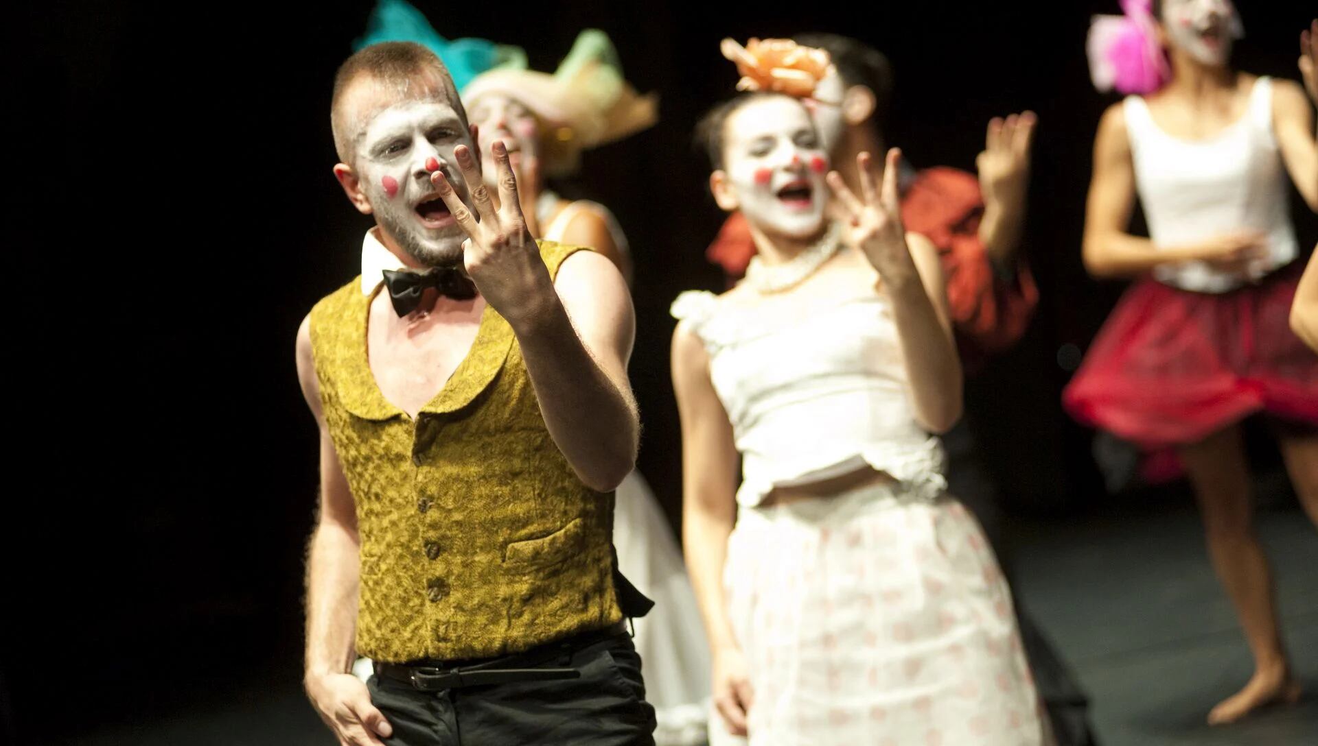 Compañía italiana presenta Traviata y El circo de Fellini este fin de semana con ingreso gratuito