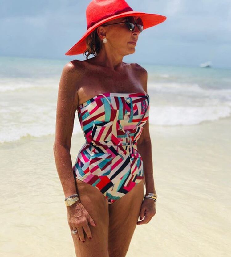 Laura Bozzo luce su cuerpo en bikini mientras se encuentra en las playas de Acapulco (Foto: Instagram)