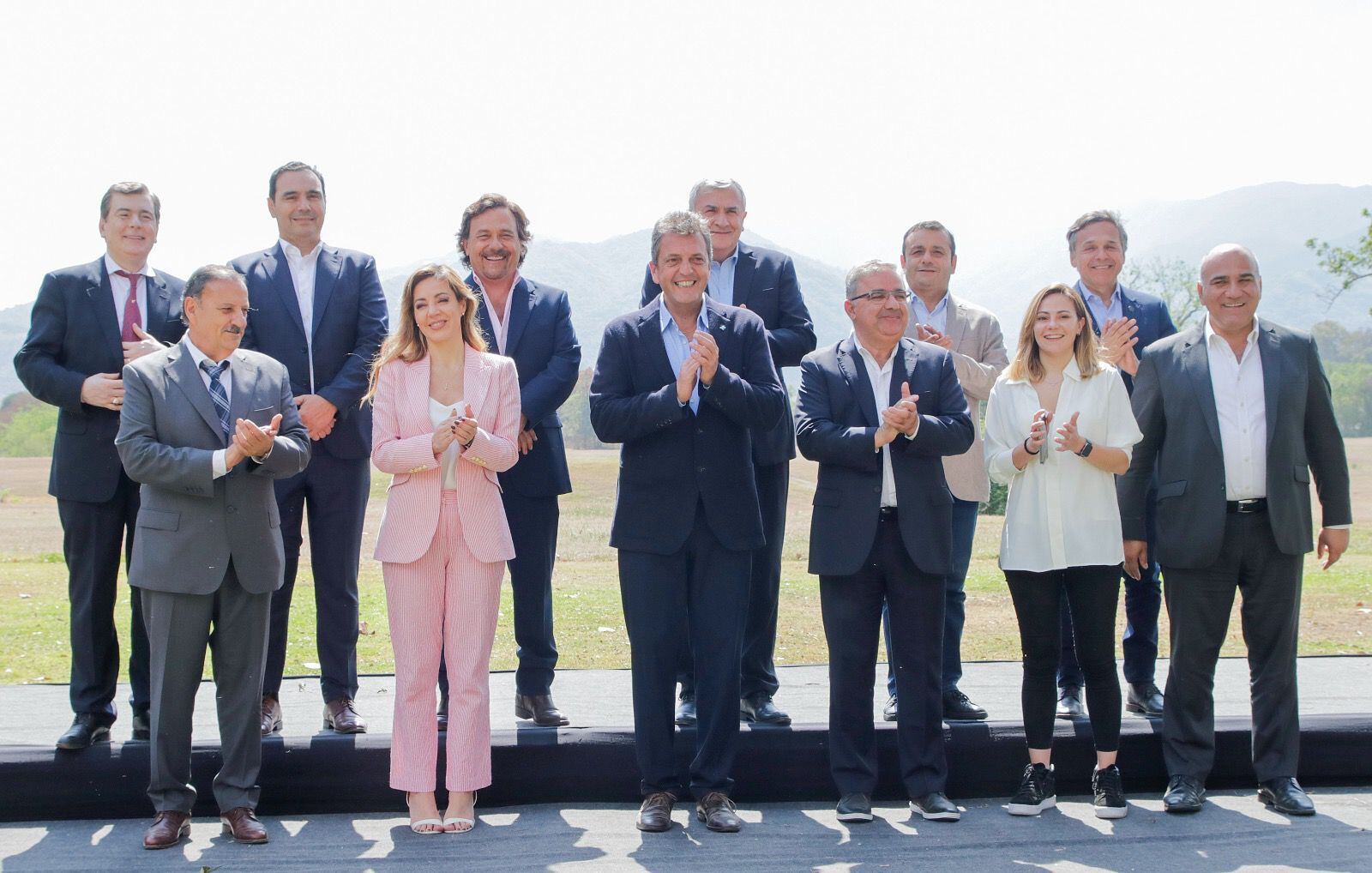 Massa, en la residencia del gobernador de Salta, Gustavo Sáenz, junto al resto de los mandatarios