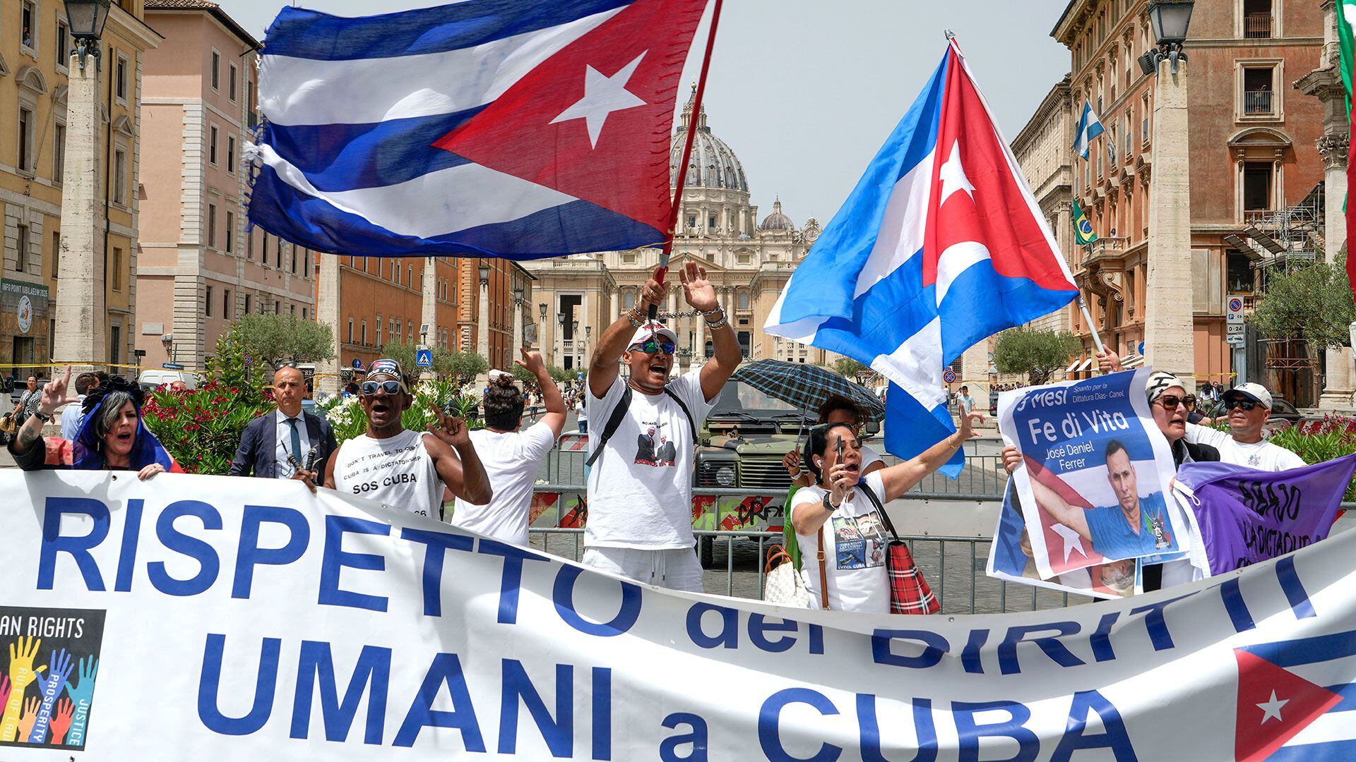 Protestas-de-cubanos-por-la-visita-de-Díaz-Canel-al-Papa