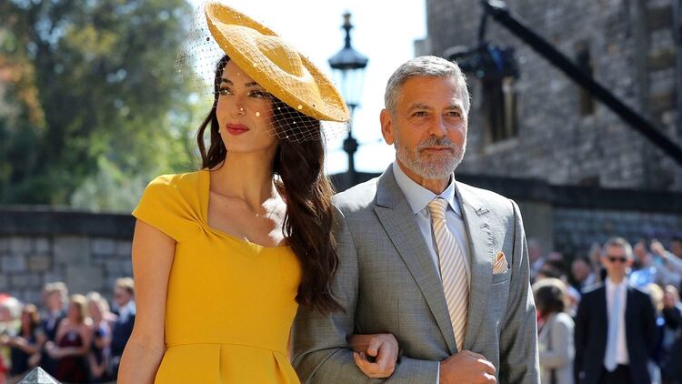 Elegantes y glamorosos, la pareja de George y Amal Clooney en la boda real en mayo pasado