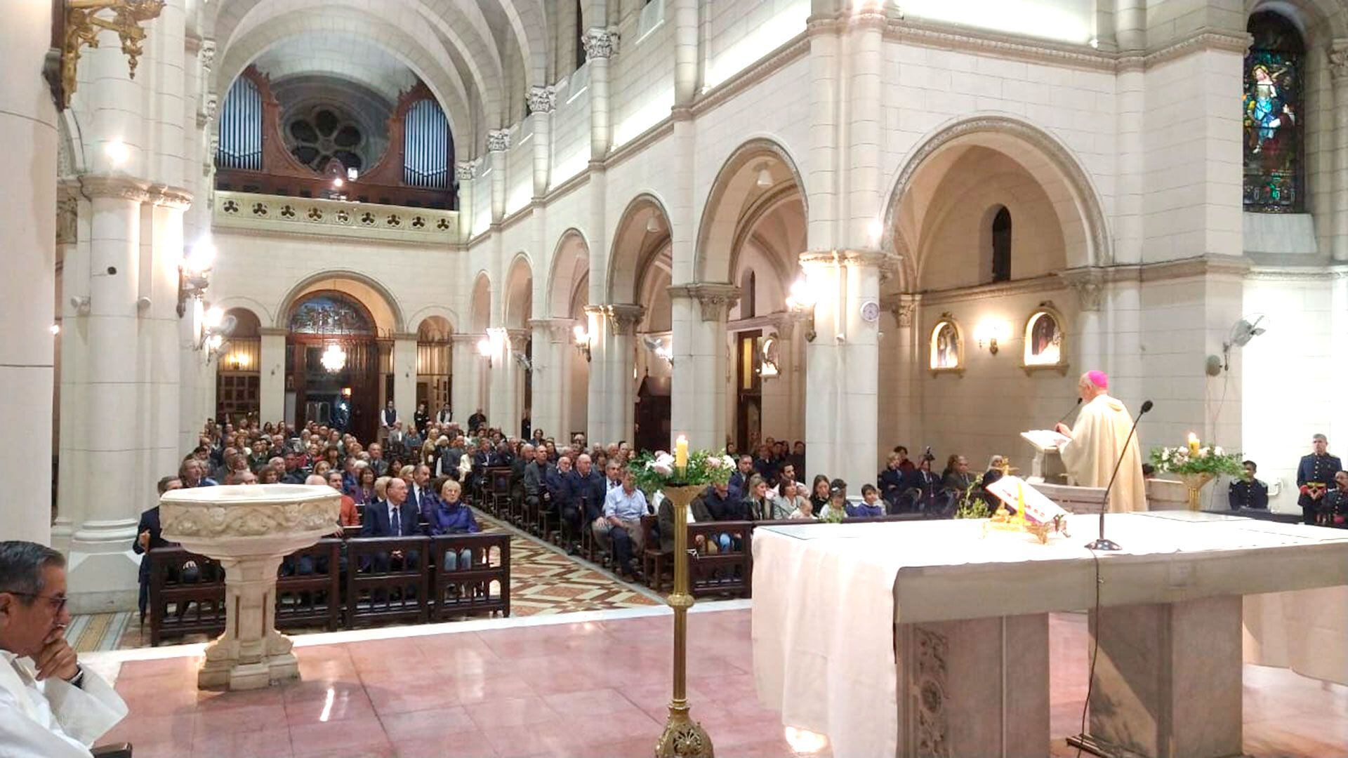 En Palermo, el obispo Santiago Olivera presidió la ceremonia religiosa