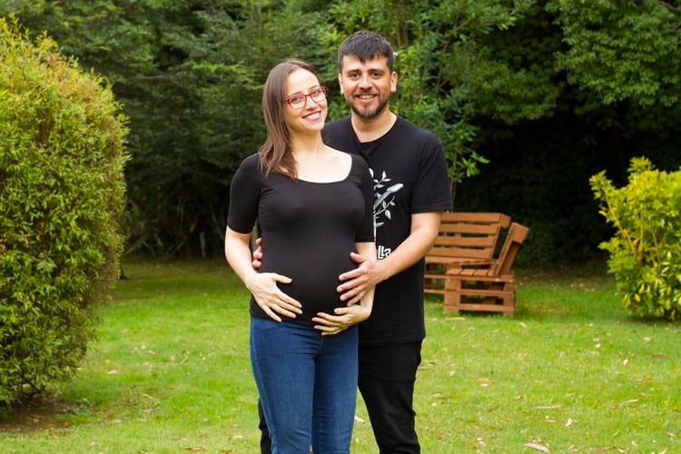 Anwar pasó un mes sin ver a Paty. Ella, que también es periodista, está embarazada y tiene fecha de parto para junio. 
