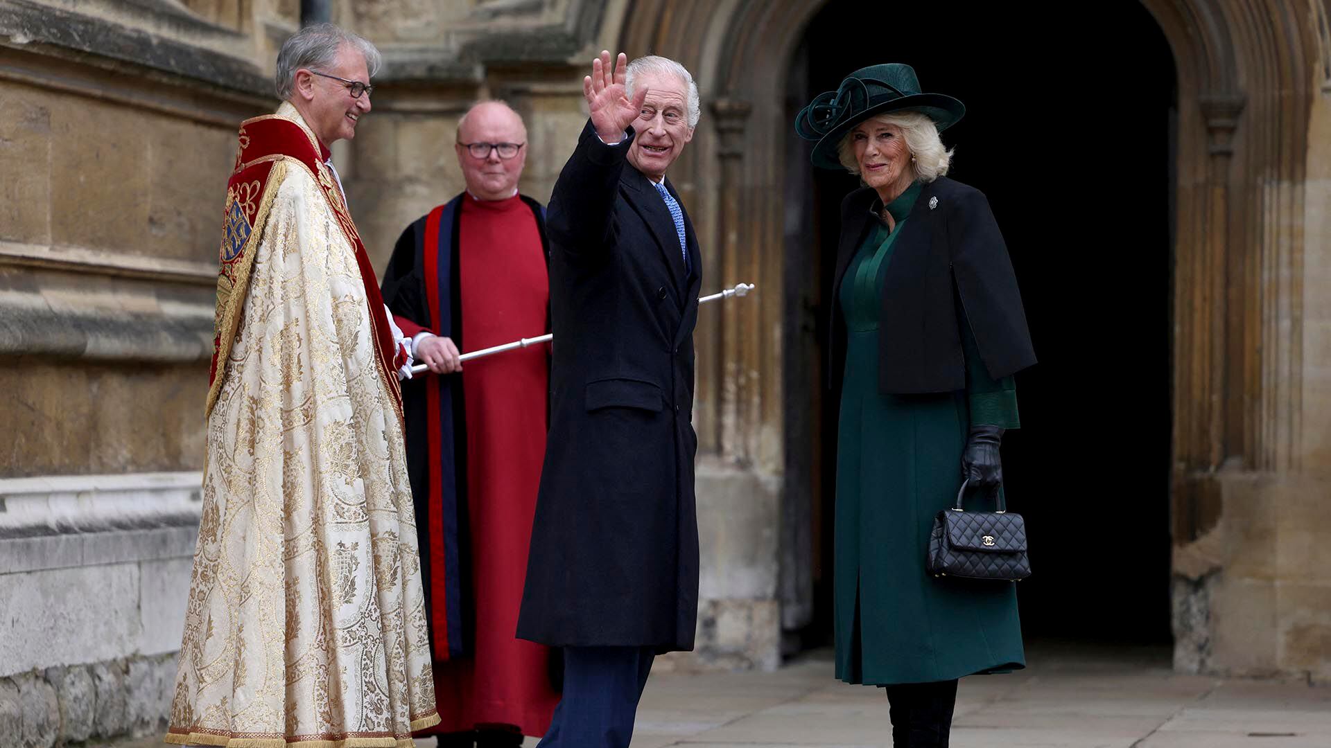 Carlos III reapareció en la misa de Pascua en su primer acto público desde su diagnóstico de cáncer en febrero