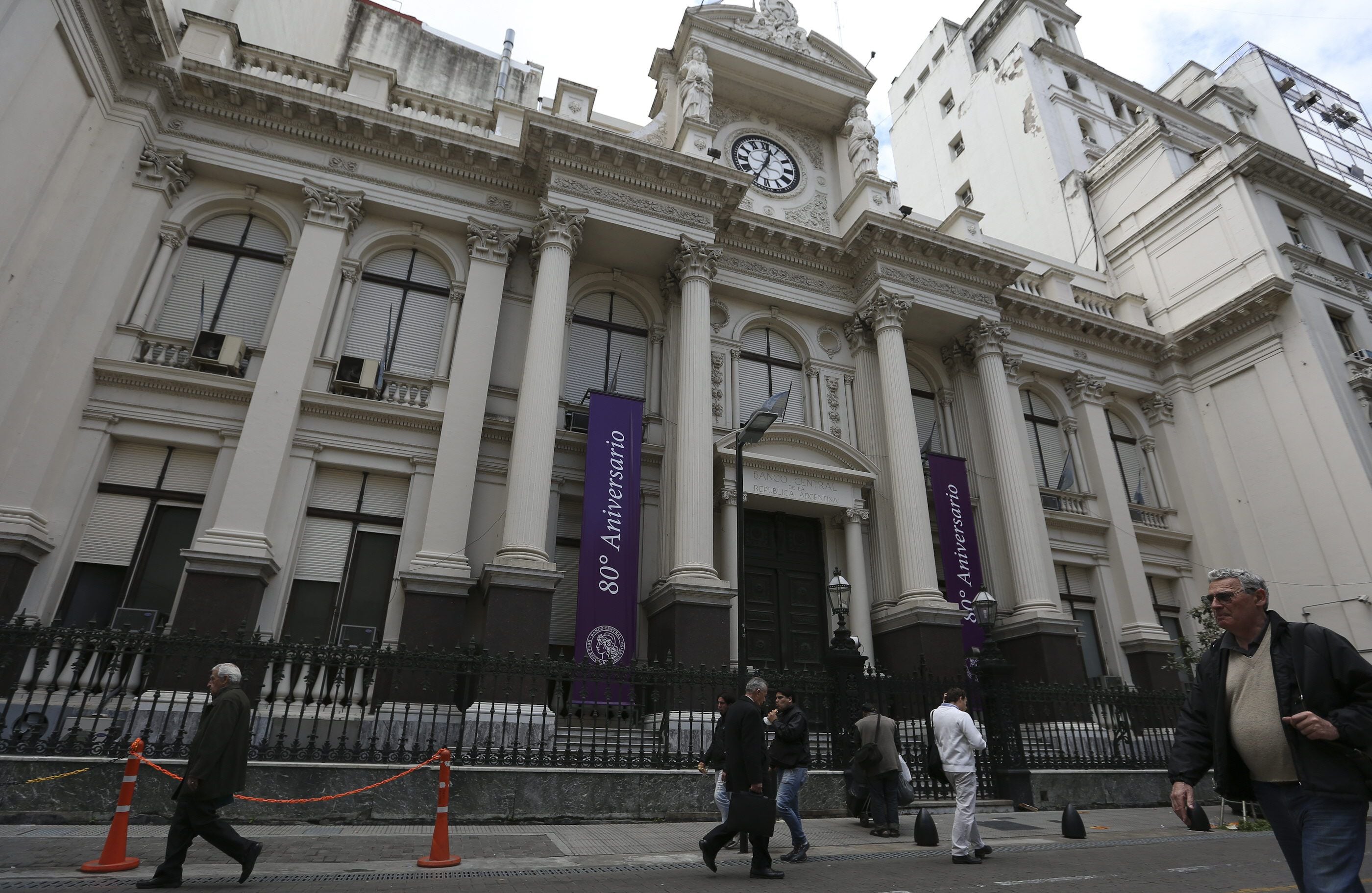 La sede del Banco Central de la República Argentina (EFE/David Fernández)