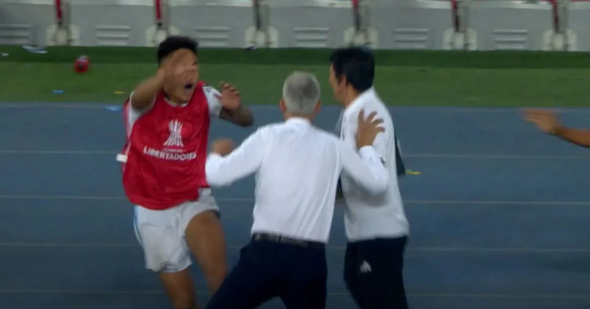 Tiago Nunes’ frenzied celebration after Sporting Cristal’s Copa Libertadores qualifying goal