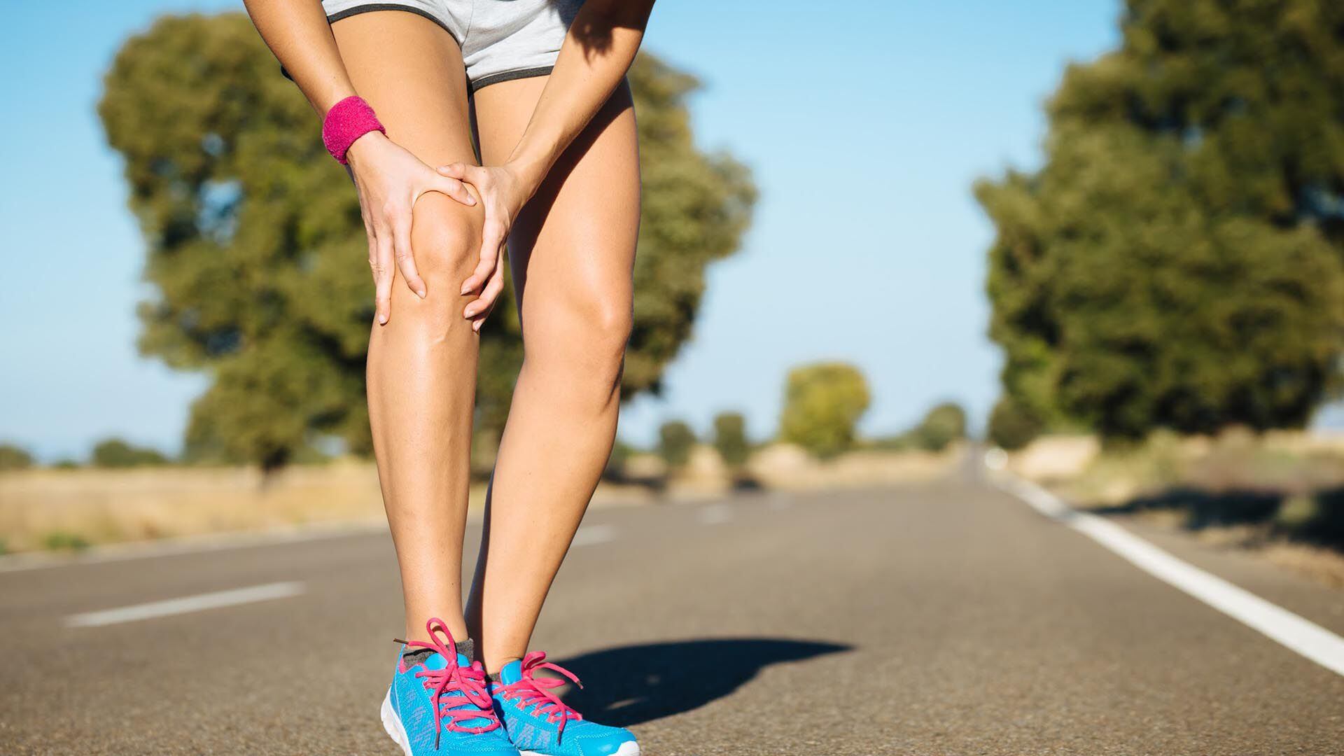 Una de las consecuencias del desgaste del cartílago es la pérdida de la movilidad en las articulaciones. (iStock).