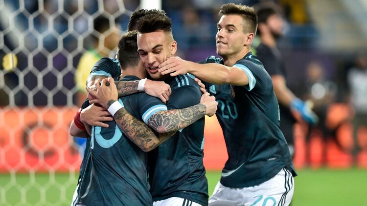 Argentina fue superior a Brasil y le ganó al equipo de Tite gracias a un gol de Lionel Messi, que volvió al seleccionado (AP Photo)