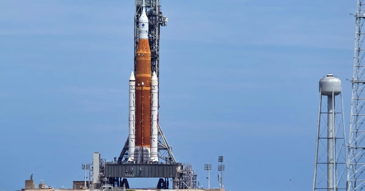 La NASA continúa trabajando en el cohete SLS y se prepara para una prueba clave de la misión Artemis I